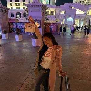 Meet your Posher, Regina